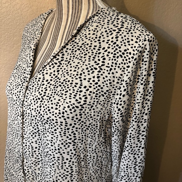 SHEIN Blouse Small White Monochrome Black Polka Dot Hi-Low Button-Up Long Sleeve - Picture 8 of 16